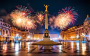 Fuochi d'artificio illuminano il cielo di Trieste per Capodanno