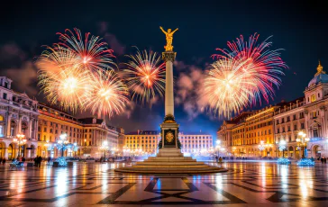 Fuochi d'artificio illuminano il cielo di Trieste per Capodanno