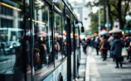 Immagine di un mezzo pubblico degradato a Milano