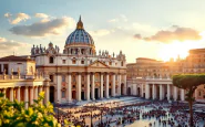 Fedeli in preghiera durante il Giubileo 2023 a San Pietro