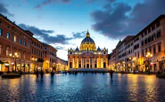 Il Papa saluta i bambini durante un breve volo