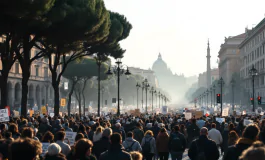 Manifestazione a Roma per la Palestina con bandiere e striscioni