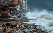 Mareggiata colpisce il litorale di Roma causando erosione