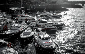 Immagine di un'operazione di salvataggio in mare da parte di Open Arms