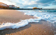 Italiani in vacanza al mare durante l'inverno