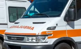 ambulanza incidente cinque ragazzi