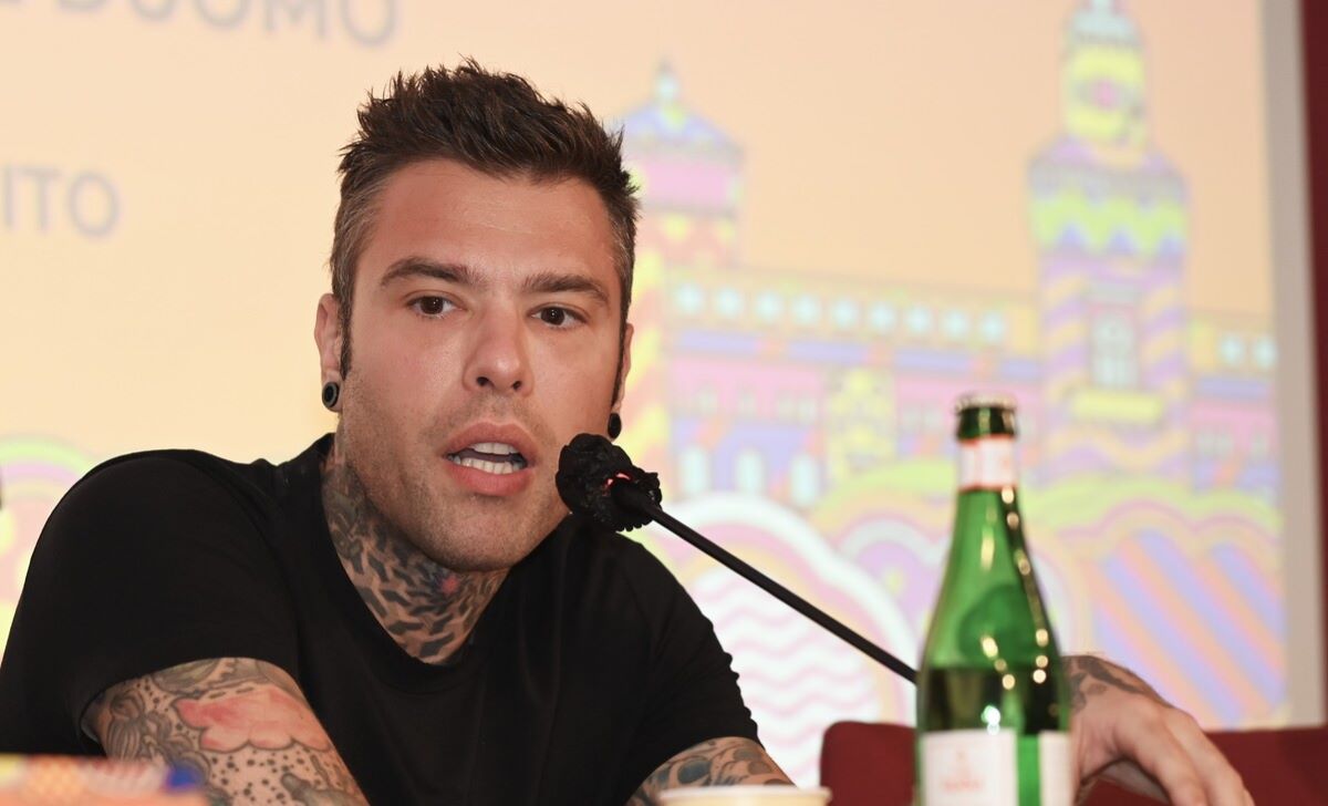 Tony Effe escluso dal concerto di Capodanno a Roma: Fedez si schiera dalla sua parte