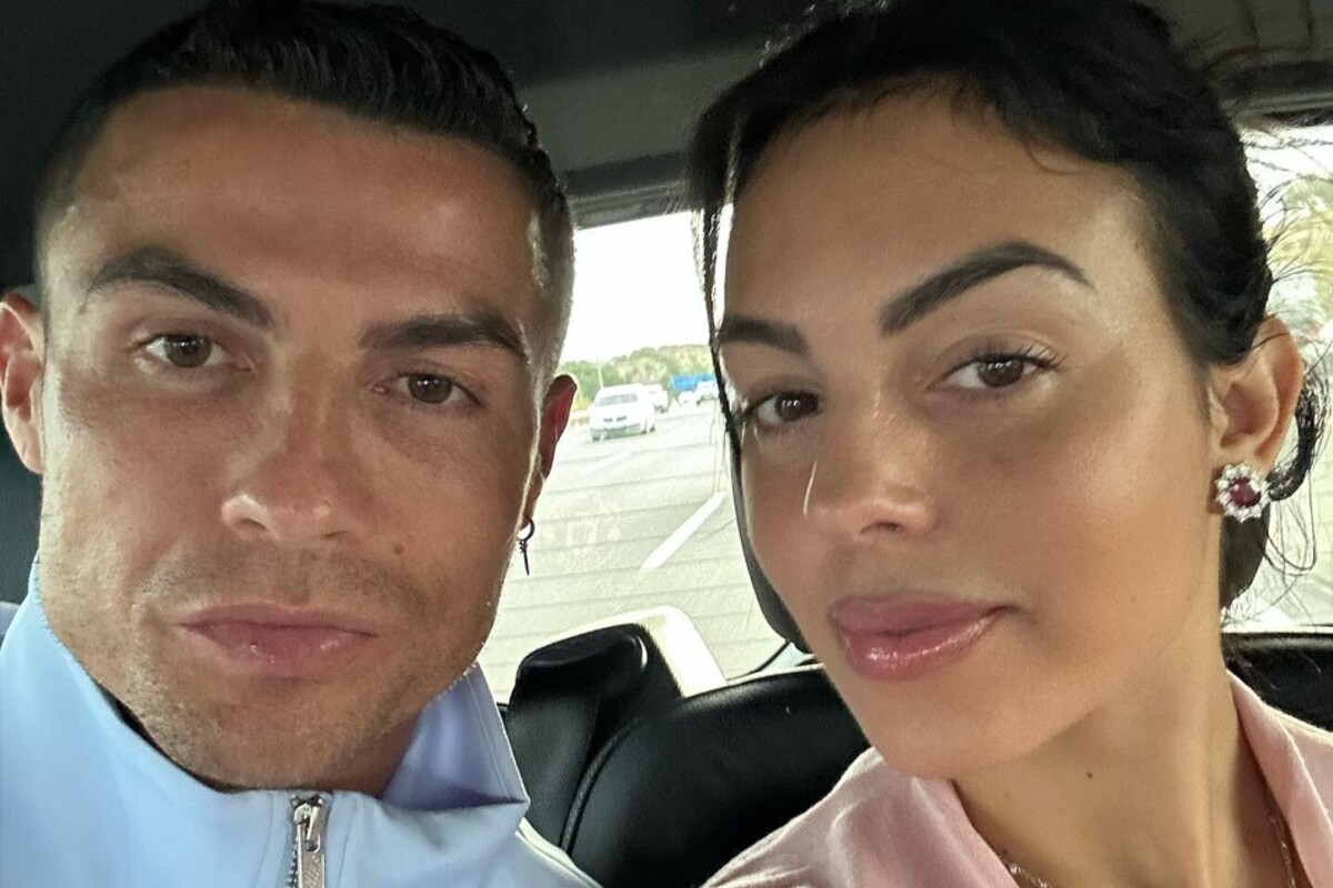 Cristiano Ronaldo celebra il Natale con un regalo da 200mila euro: il dono dell’Al Nassr