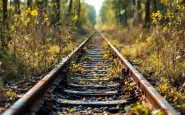 Immagine di un treno danneggiato in Italia