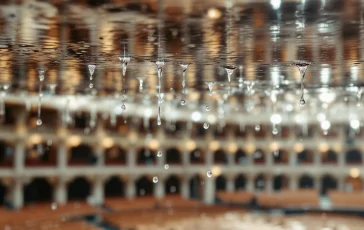 Infiltrazioni d'acqua durante un concerto al Teatro Pirandello