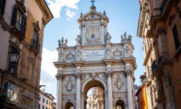 Graffiti su un muro di un antico edificio italiano