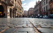 Manifestazione in piazza con tensioni e forze dell'ordine