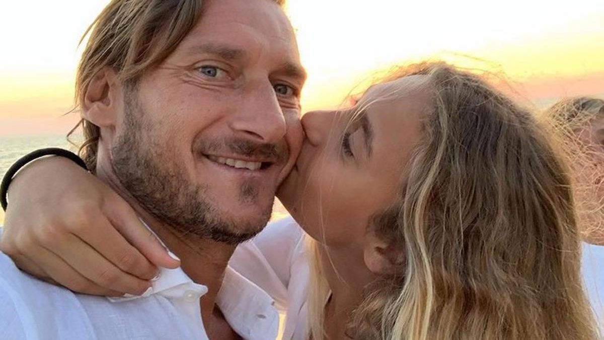 Kärlek i de österrikiska alperna: Diletta Leotta och Loris Karius firar nyår med dottern Aria