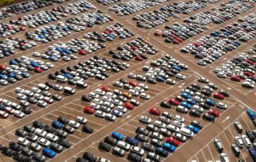 Metodi sicuri e comodi per posteggiare un veicolo in aeroporto