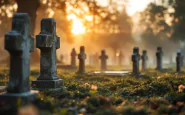 Ragazza che balla in un cimitero a Poggio a Caiano