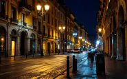 Immagine di scontri violenti a Milano durante la notte