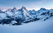 Immagine di una valanga che colpisce le montagne italiane