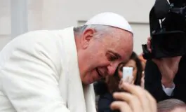 papa francesco foto ospedale intelligenza artificiale