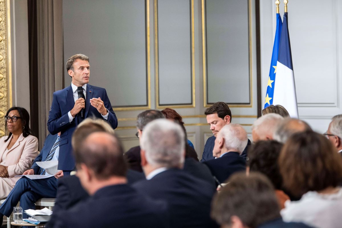 Ucraina, tregua di un mese per Macron e Starmer: le forze europee solo quando sarà firmata la pace