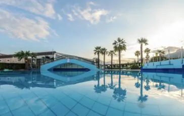 Un rifugio perfetto nella Riviera Ligure di Ponente, dove famiglie e coppie trovano il giusto equilibrio tra divertimento e tranquillità. 